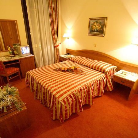 Hotel Dinara Livno Extérieur photo
