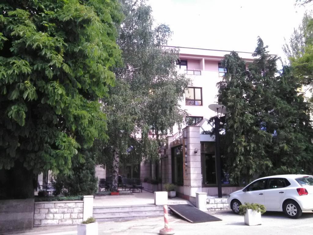 Hotel Dinara Livno Extérieur photo