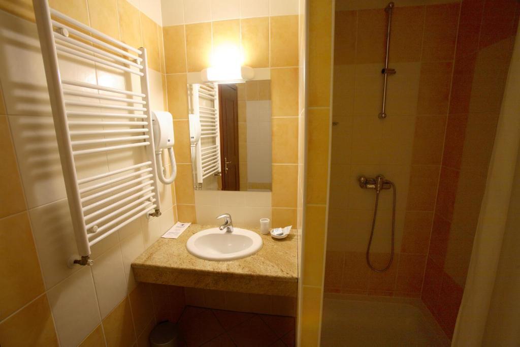 Hotel Dinara Livno Extérieur photo