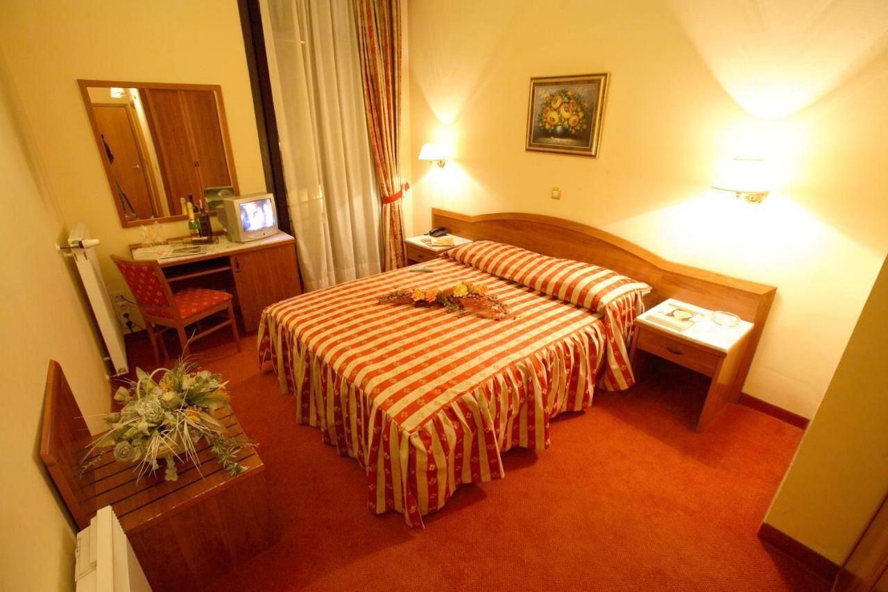 Hotel Dinara Livno Extérieur photo